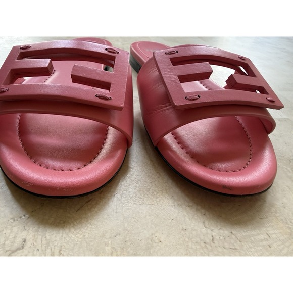 FENDI Baguette Logo Pink Leather Slides Flat  Sandals Designer $790 Sz 35/US 5 - Picture 3 of 9